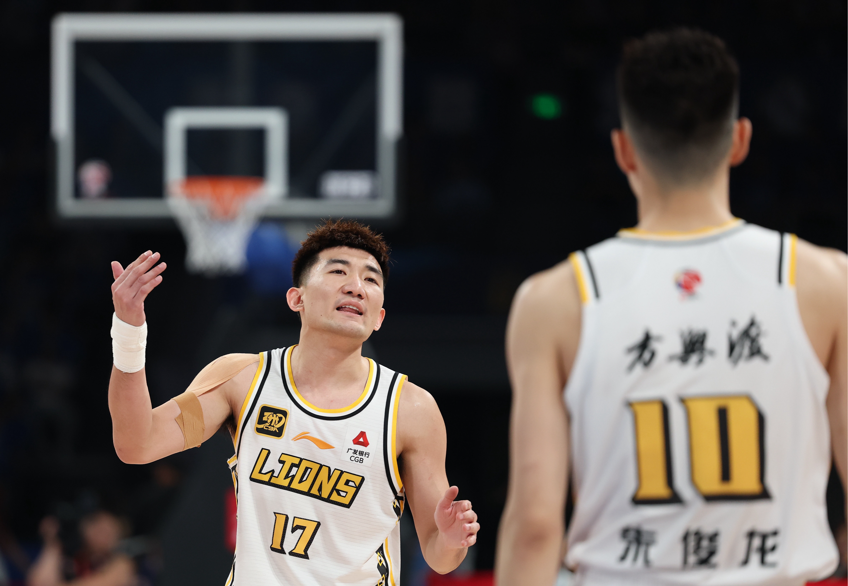 亚博电竞-风云突变迈阿密热火转会期门线救险关键时刻克里夫兰骑士备战CBA季后赛之后，浙江稠州迎来里程碑备战荷甲的简单介绍