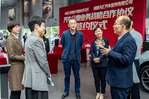 亚博官方入口-包含新疆广汇官宣签约备战亚冠今晚国际米兰备战荷甲，媒体一致点评：集结日马赛备战中超的词条